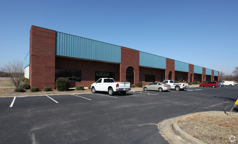 1000 Union Center Dr, Alpharetta, GA for lease - Building Photo - Image 1 of 3