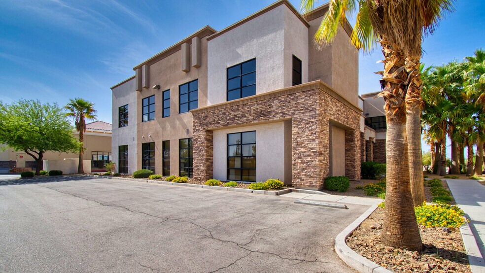 6785 W Russell Rd, Las Vegas, NV à louer - Photo du bâtiment - Image 2 de 13