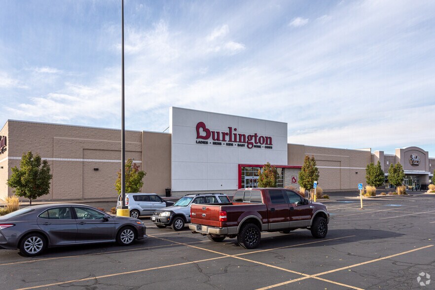 815 W Antelope Dr, Layton, UT à louer - Photo du bâtiment - Image 2 de 5