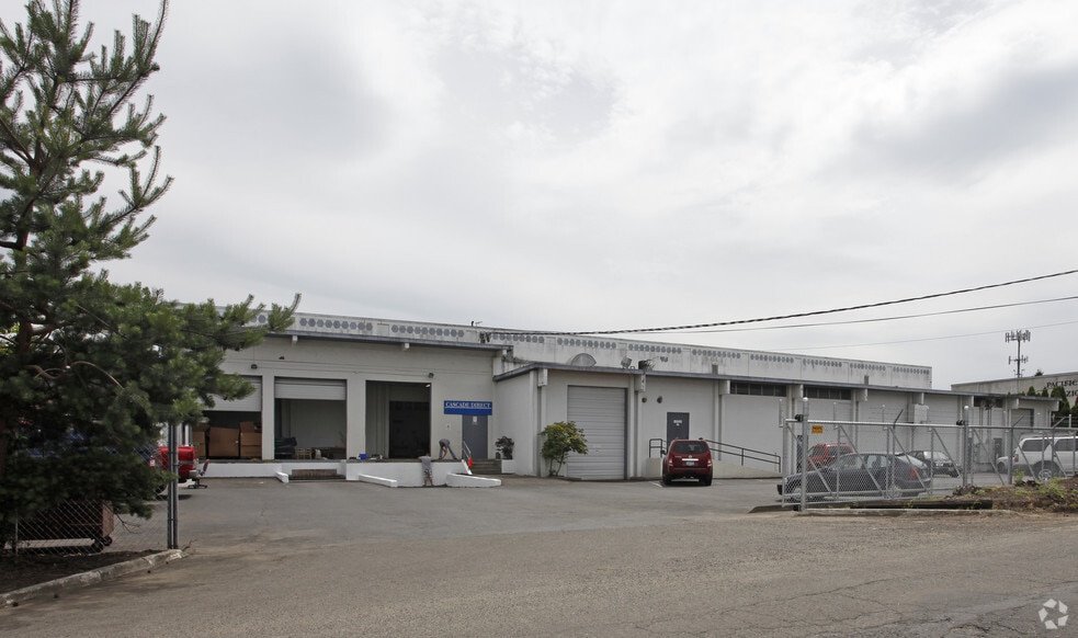 14625-14640 SE 82nd Dr, Clackamas, OR for lease - Building Photo - Image 3 of 15