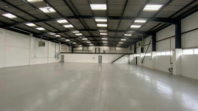 Units 11-14 Colliery Ln, Exhall à louer Photo intérieure- Image 1 de 2