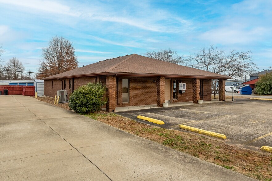 808 W Prairie St, Marion, IL à vendre - Photo du bâtiment - Image 3 de 36