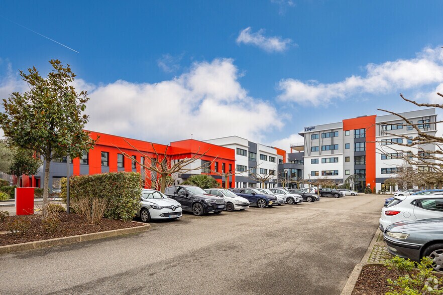 1-3 Allée Des Abruzzes, Saint-Priest for lease - Building Photo - Image 2 of 2