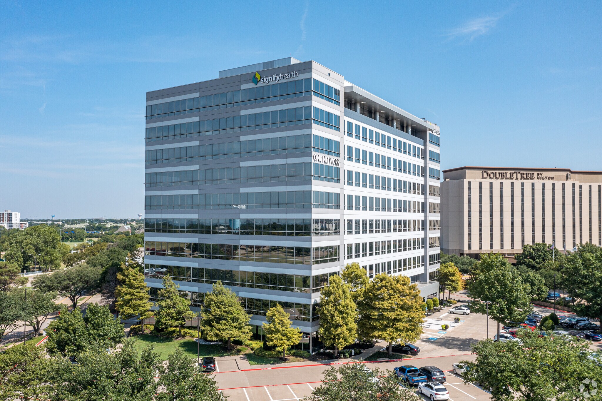 4055 Valley View Ln, Farmers Branch, TX à louer Photo du bâtiment- Image 1 de 9