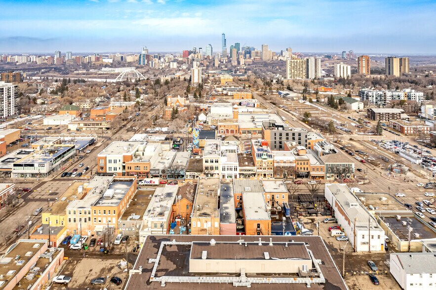 10331 82nd Ave NW, Edmonton, AB à vendre - Aérien - Image 3 de 3