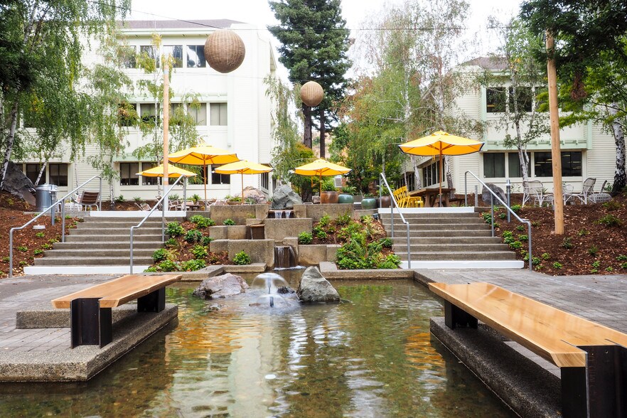 700 Larkspur Landing Cir, Larkspur, CA à louer - Photo du bâtiment - Image 2 de 6