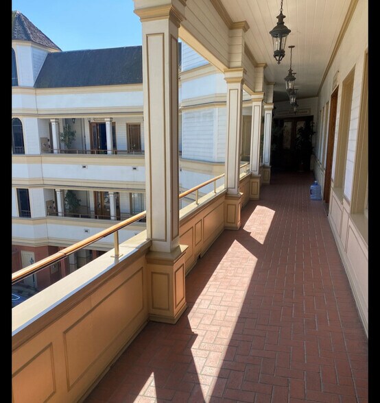 4400 Coldwater Canyon Ave, Studio City, CA à louer - Photo du bâtiment - Image 3 de 6