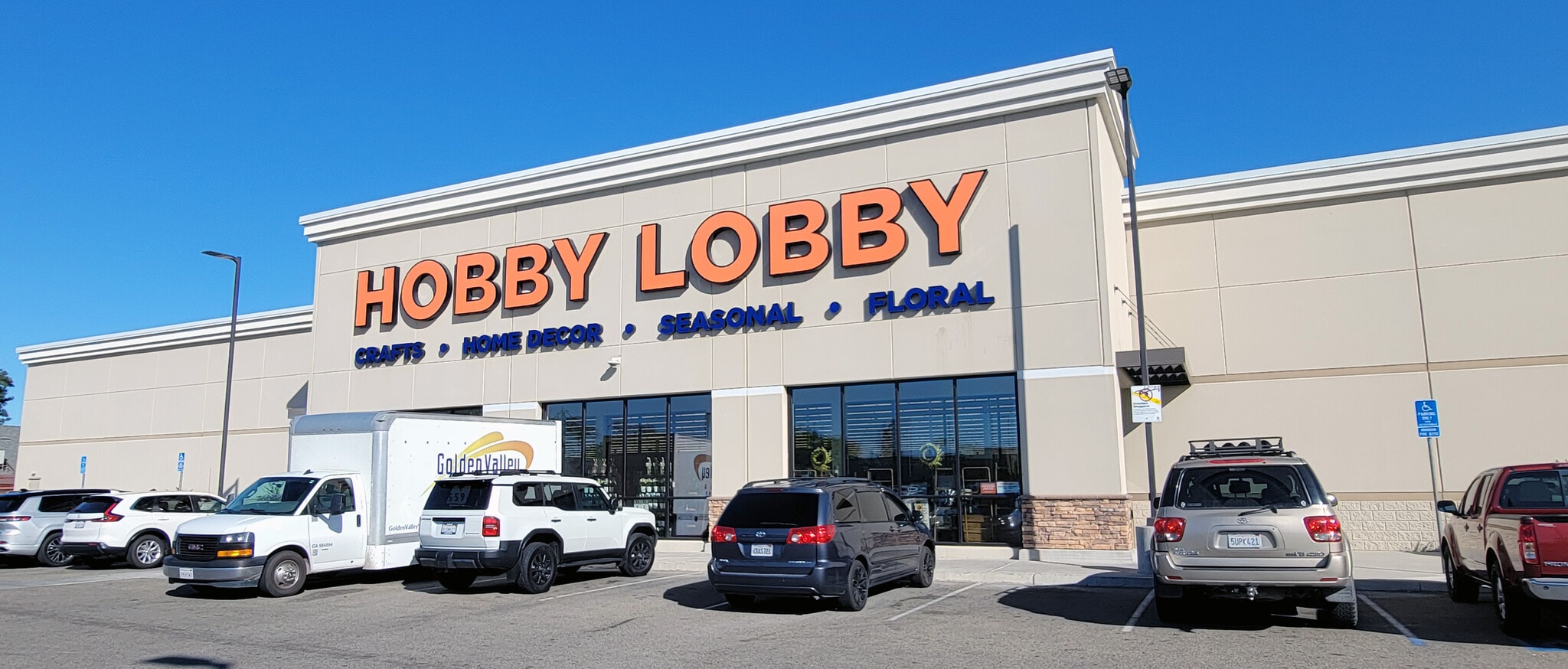 6415-6497 N Blackstone Ave, Fresno, CA for lease Primary Photo- Image 1 of 8