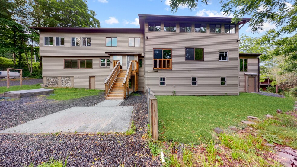 220 Silver Lake Rd, Dingmans Ferry, PA à vendre - Photo du bâtiment - Image 3 de 87