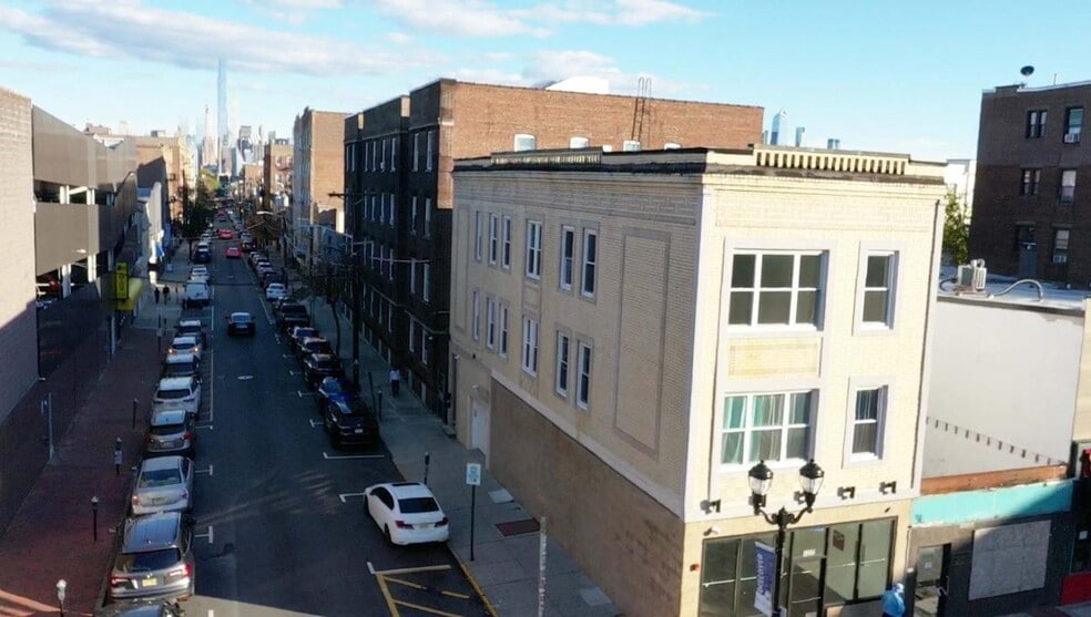 5222 Bergenline Ave, West New York, NJ for lease - Building Photo - Image 2 of 26