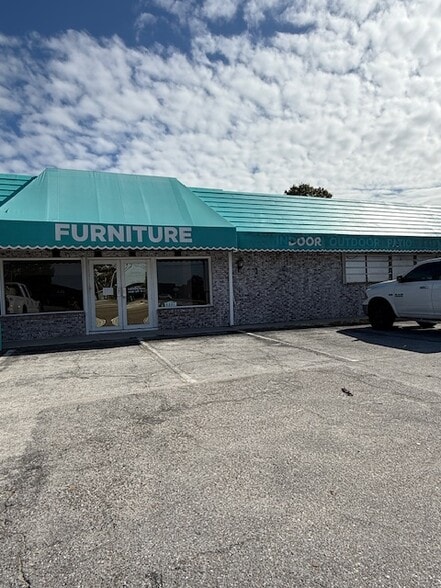 6807 Tamiami Trl, Bradenton, FL for lease - Primary Photo - Image 1 of 16