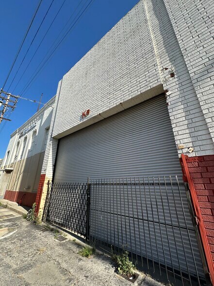 2715 E 12th St, Los Angeles, CA à vendre - Photo du bâtiment - Image 2 de 11