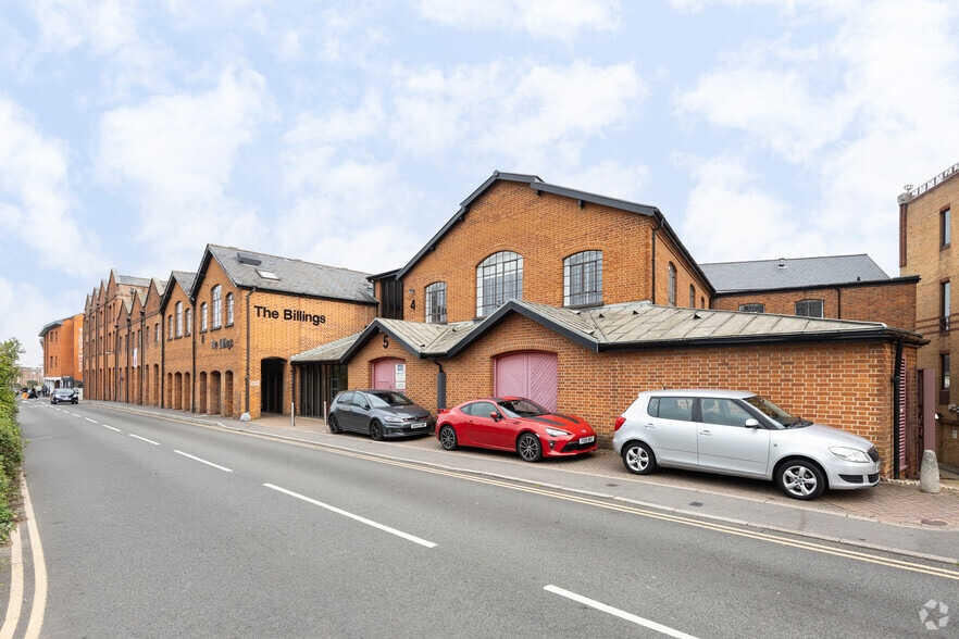 3 Walnut Tree Clos, Guildford for lease - Building Photo - Image 1 of 1