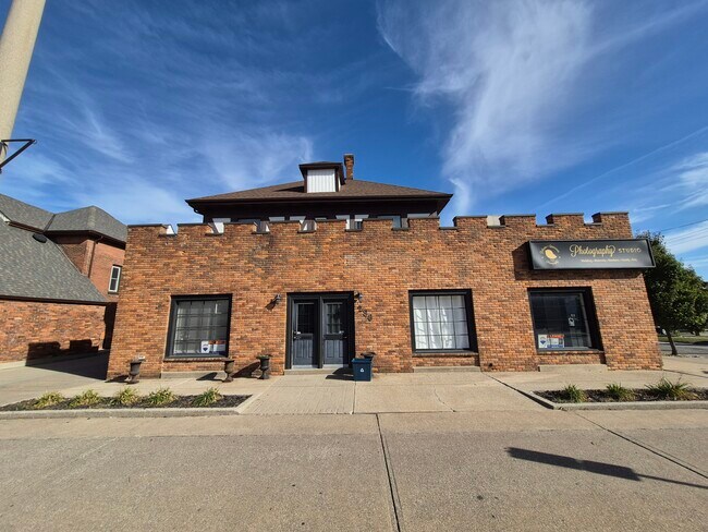 More details for 286 Christina St N, Sarnia, ON - Retail for Lease