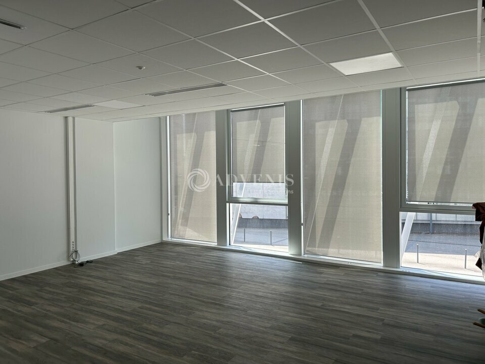 Office in Tours for lease Interior Photo- Image 1 of 13