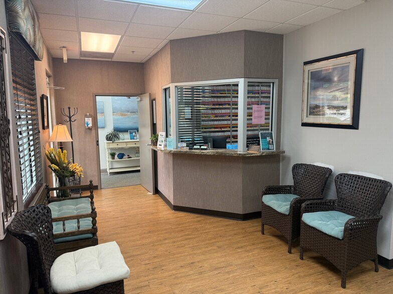 201 Oakside Ln, Canton, GA à vendre - Photo du bâtiment - Image 2 de 14