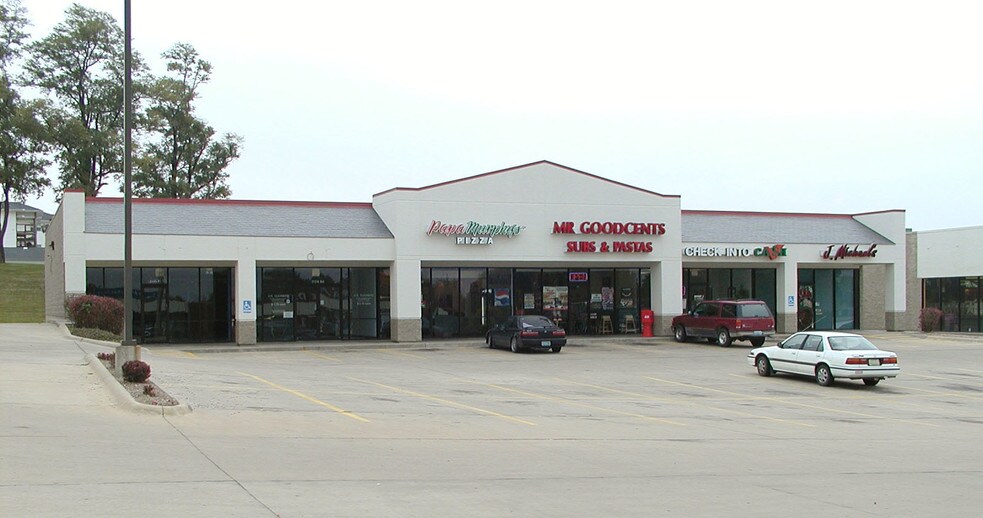 2115 N Belt Hwy, Saint Joseph, MO à louer - Photo du bâtiment - Image 1 de 4