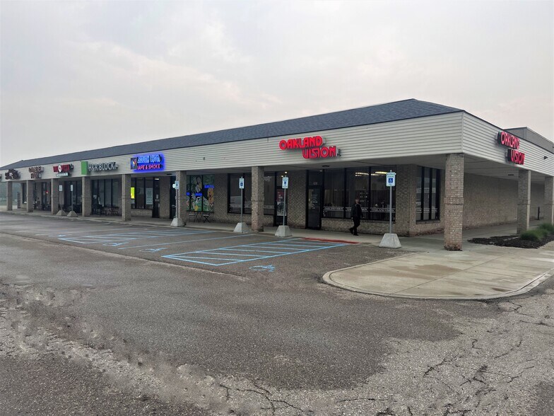 546-644 N Lafayette St, South Lyon, MI à louer - Photo du bâtiment - Image 3 de 5
