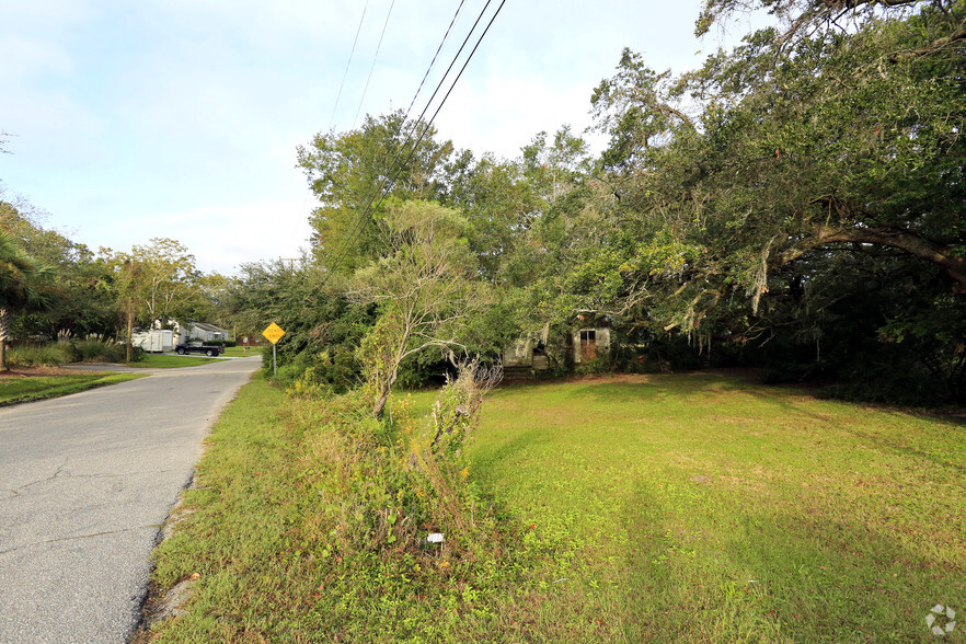 1708-1716 Brantley Dr, Charleston, SC for sale - Primary Photo - Image 1 of 1