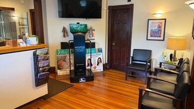 182 Main St, Huntington, NY for lease Interior Photo- Image 2 of 7