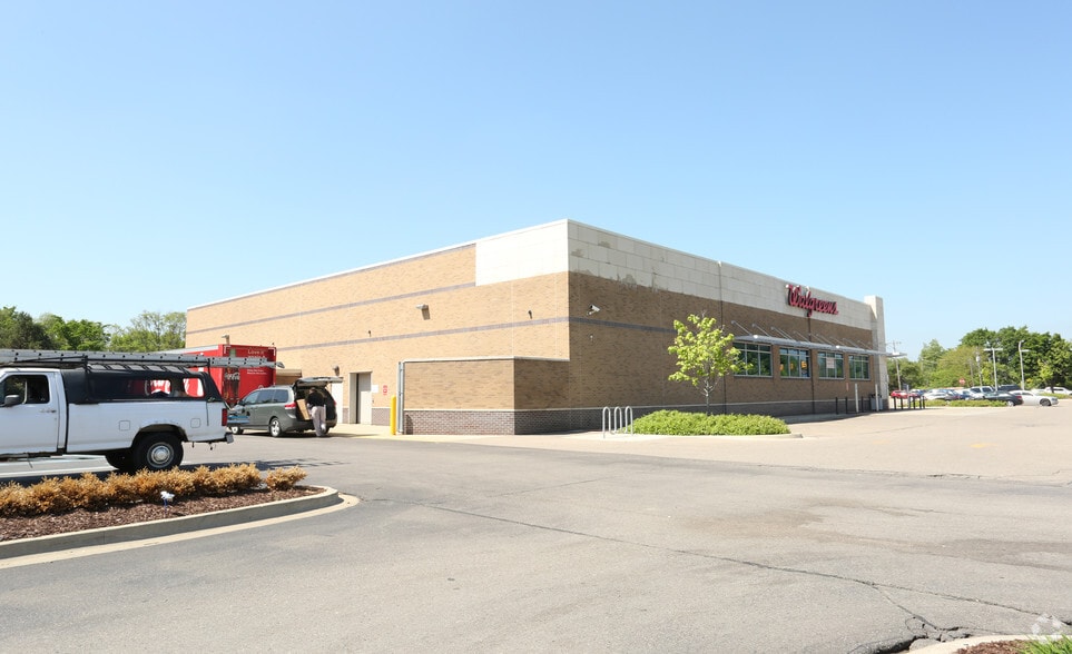 33239 8 Mile Rd, Livonia, MI for lease - Building Photo - Image 2 of 6