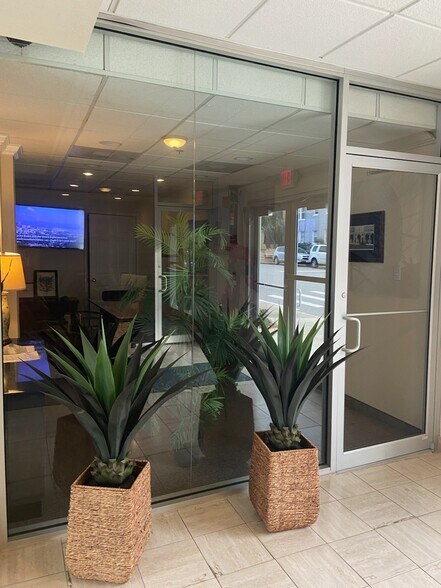 735 Arlington Ave N, Saint Petersburg, FL à louer - Photo du bâtiment - Image 3 de 4