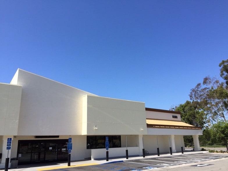 9430 Warner Ave, Fountain Valley, CA à louer - Photo du bâtiment - Image 3 de 8
