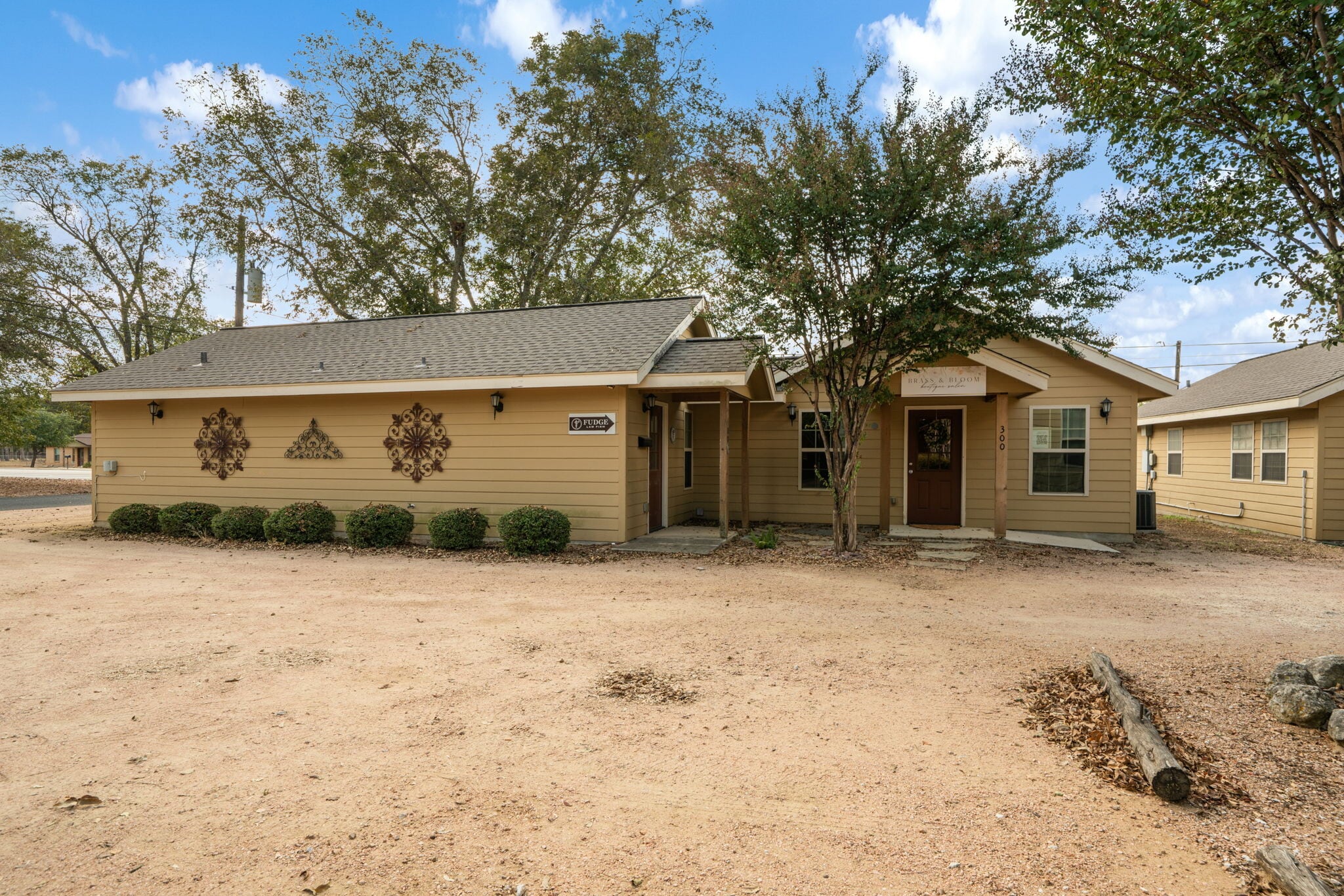 916, 920, 926, 930 E Blanco Road portfolio of 4 properties for sale on LoopNet.ca Building Photo- Image 1 of 66