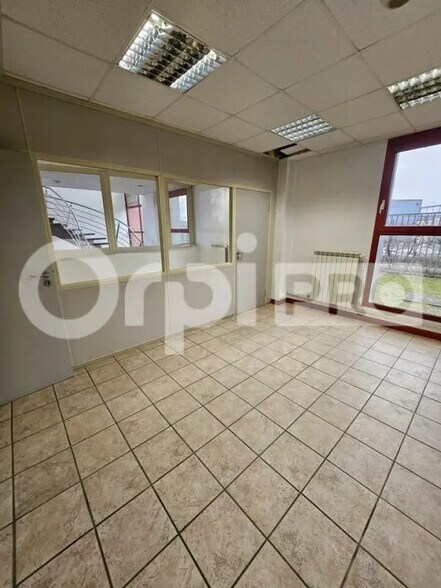 Office in Reims for lease - Interior Photo - Image 3 of 7