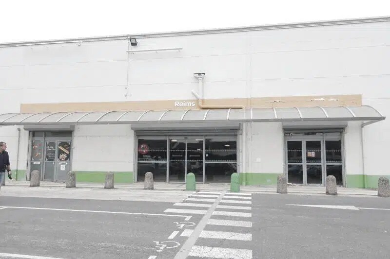 Retail in LA NEUVILLETTE for lease Building Photo- Image 1 of 9