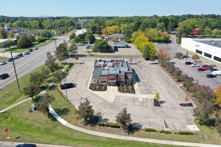 20901 Haggerty Rd, Northville, MI à vendre - Photo du bâtiment - Image 3 de 8