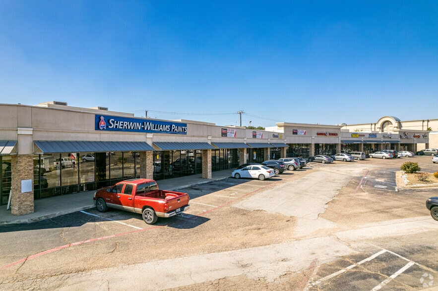 909-981 Melbourne Rd, Hurst, TX for lease - Building Photo - Image 2 of 15