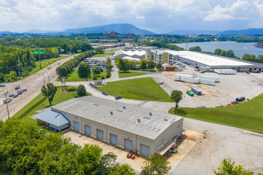 2005 Riverside Dr, Chattanooga, TN for lease - Building Photo - Image 3 of 27