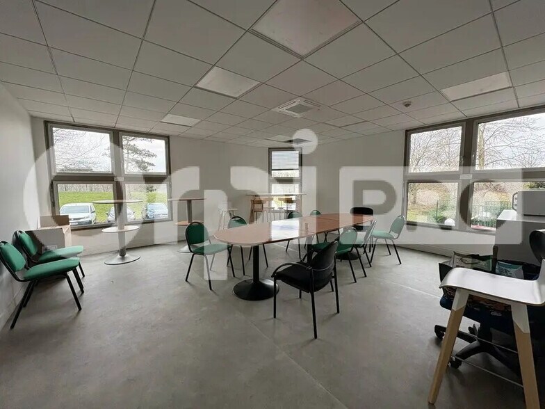 Office in Torcy for lease - Interior Photo - Image 3 of 11