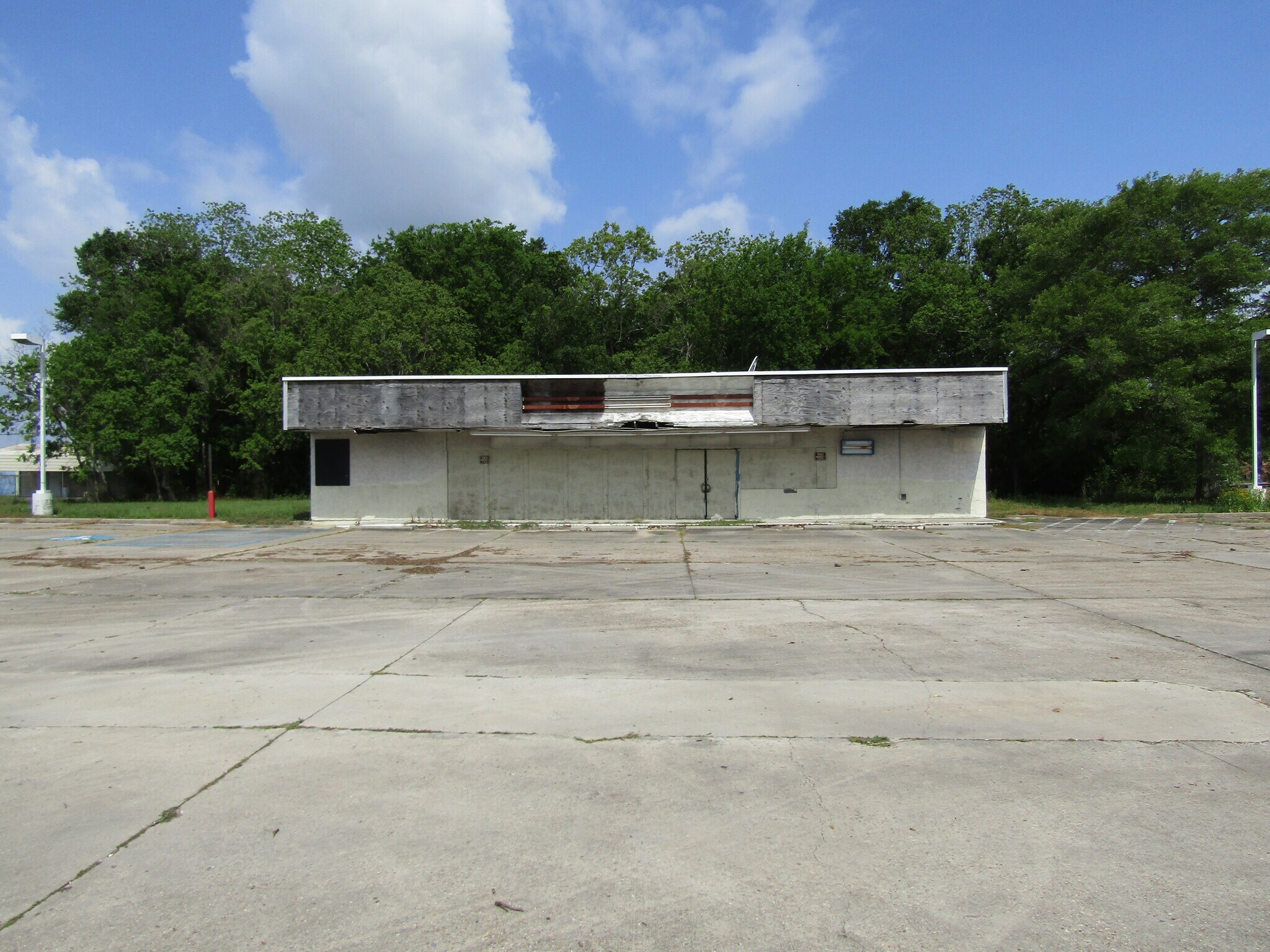 900 Jefferson Ter, New Iberia, LA à vendre Photo du bâtiment- Image 1 de 10