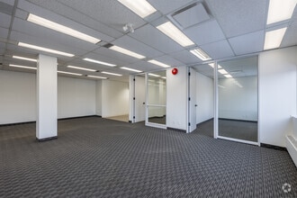 1121 Centre St NW, Calgary, AB à louer Photo intérieure- Image 1 de 3