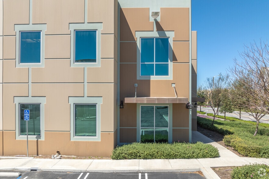 1645 W Park Ave, Redlands, CA for lease - Building Photo - Image 2 of 8