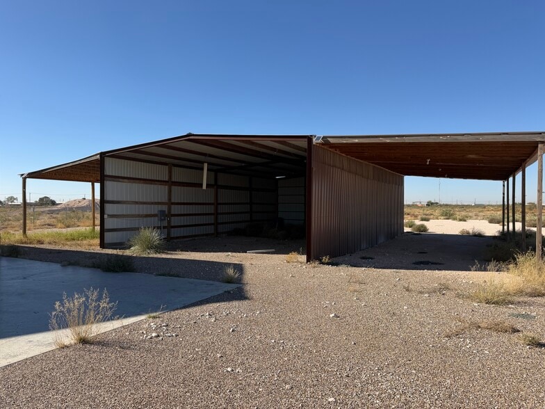 5105 S Veronica St, Monahans, TX à vendre - Photo du bâtiment - Image 2 de 6
