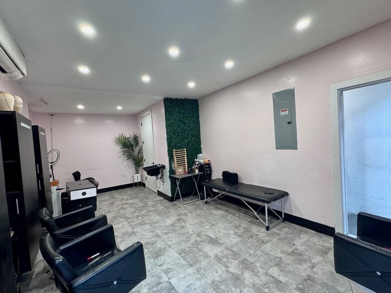 263 Franklin Ave, Brooklyn, NY for lease - Building Photo - Image 2 of 9