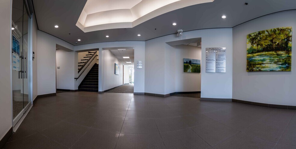 40 W Cochran St, Simi Valley, CA à louer - Hall d’entrée - Image 2 de 4