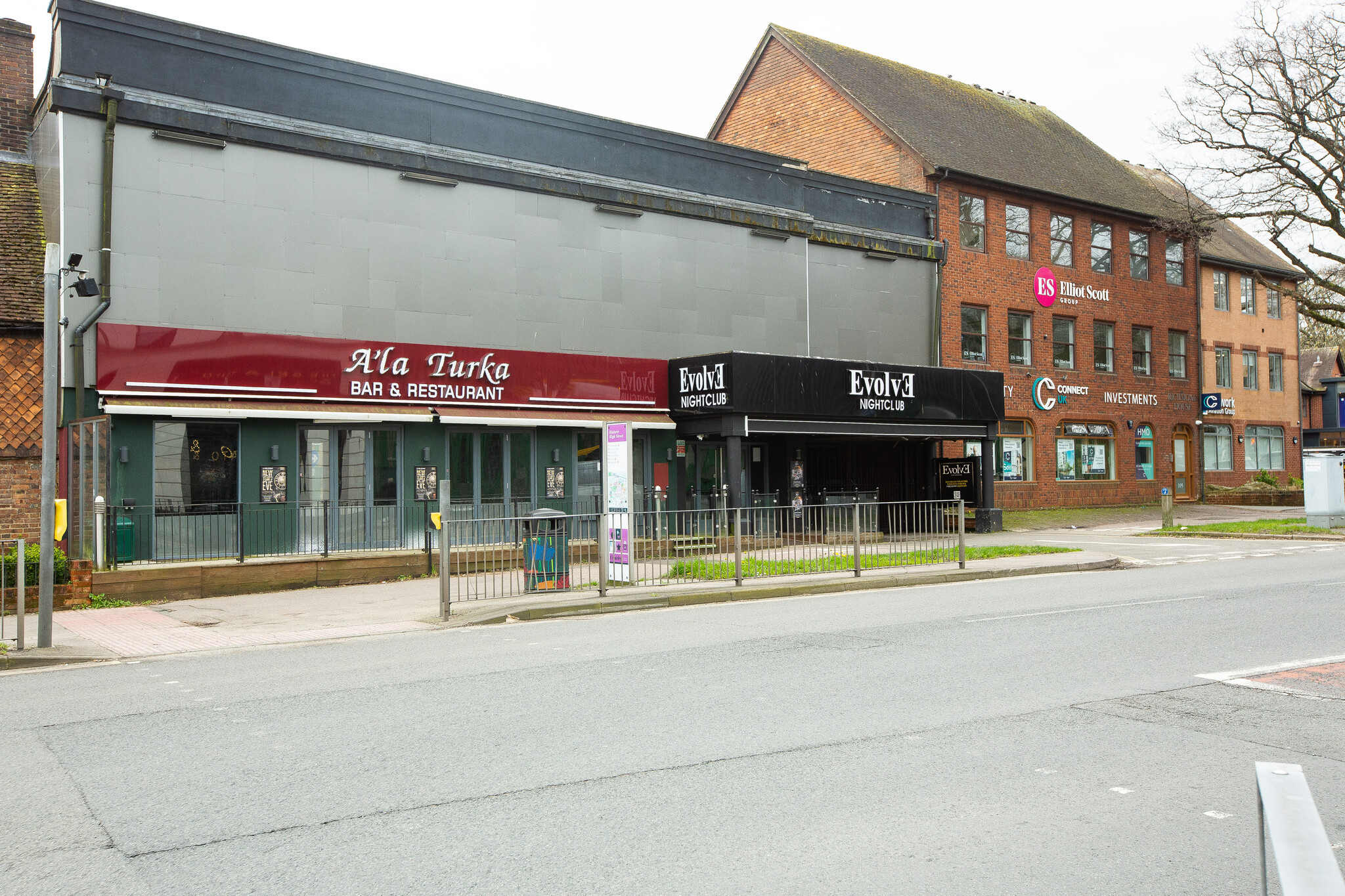 107 High St, Crawley à vendre Photo principale- Image 1 de 2