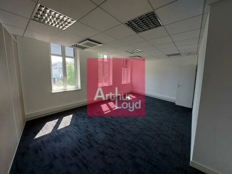 Office in Clermont-Ferrand for lease - Interior Photo - Image 3 of 10