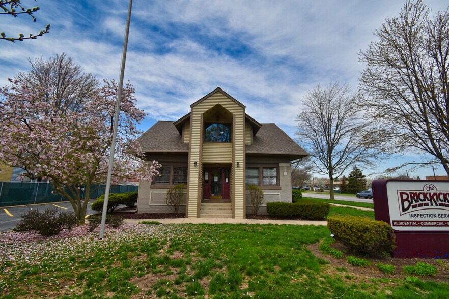 849 N Ellsworth St, Naperville, IL à louer - Photo du bâtiment - Image 3 de 25