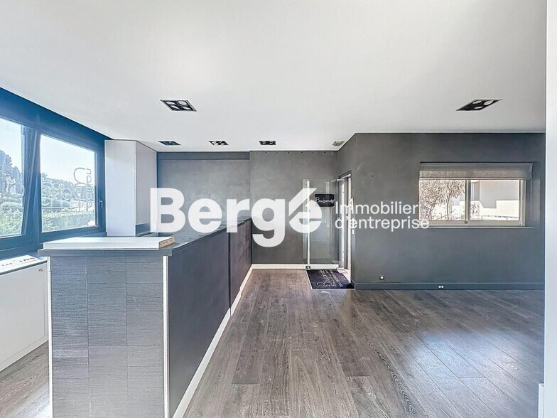 Office in Le Cannet for sale - Building Photo - Image 1 of 12