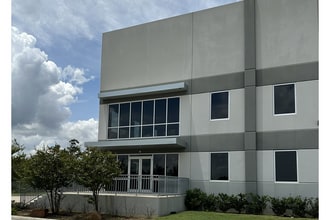 1203 Thompson Park Dr, Baytown, TX for lease Interior Photo- Image 1 of 2