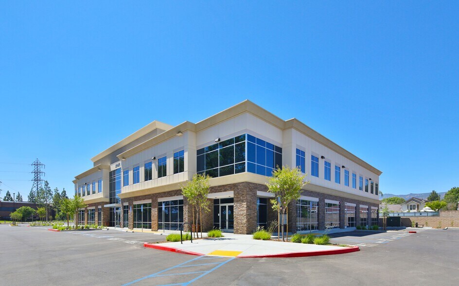 25425 Orchard Village Rd, Santa Clarita, CA à louer - Photo du bâtiment - Image 2 de 9