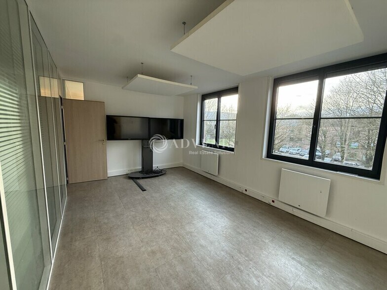 Office in Lognes for lease - Interior Photo - Image 1 of 11