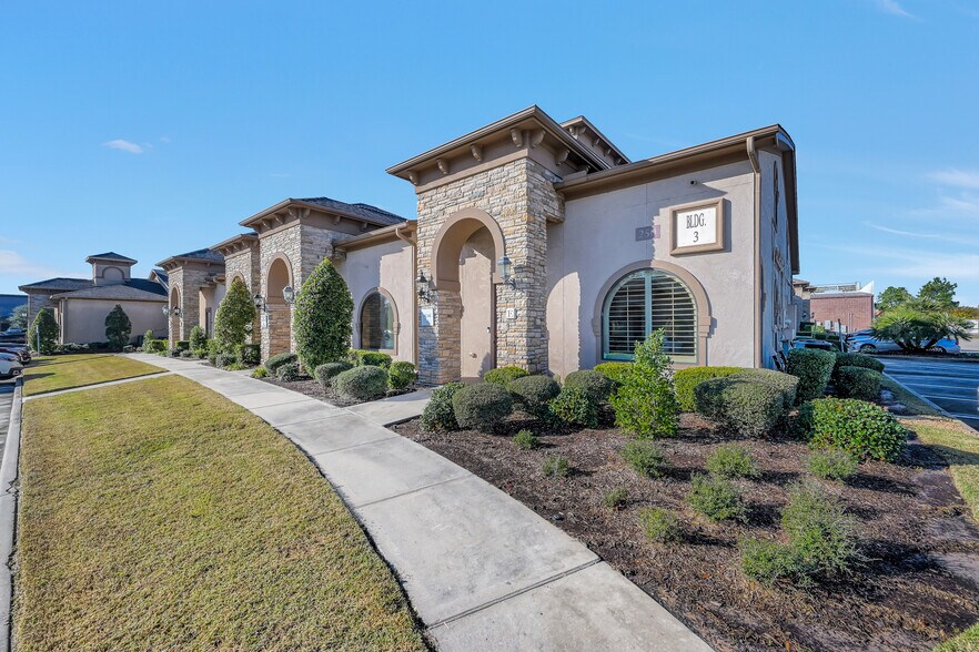 250 Ed English Dr, Shenandoah, TX à vendre - Photo du bâtiment - Image 2 de 28