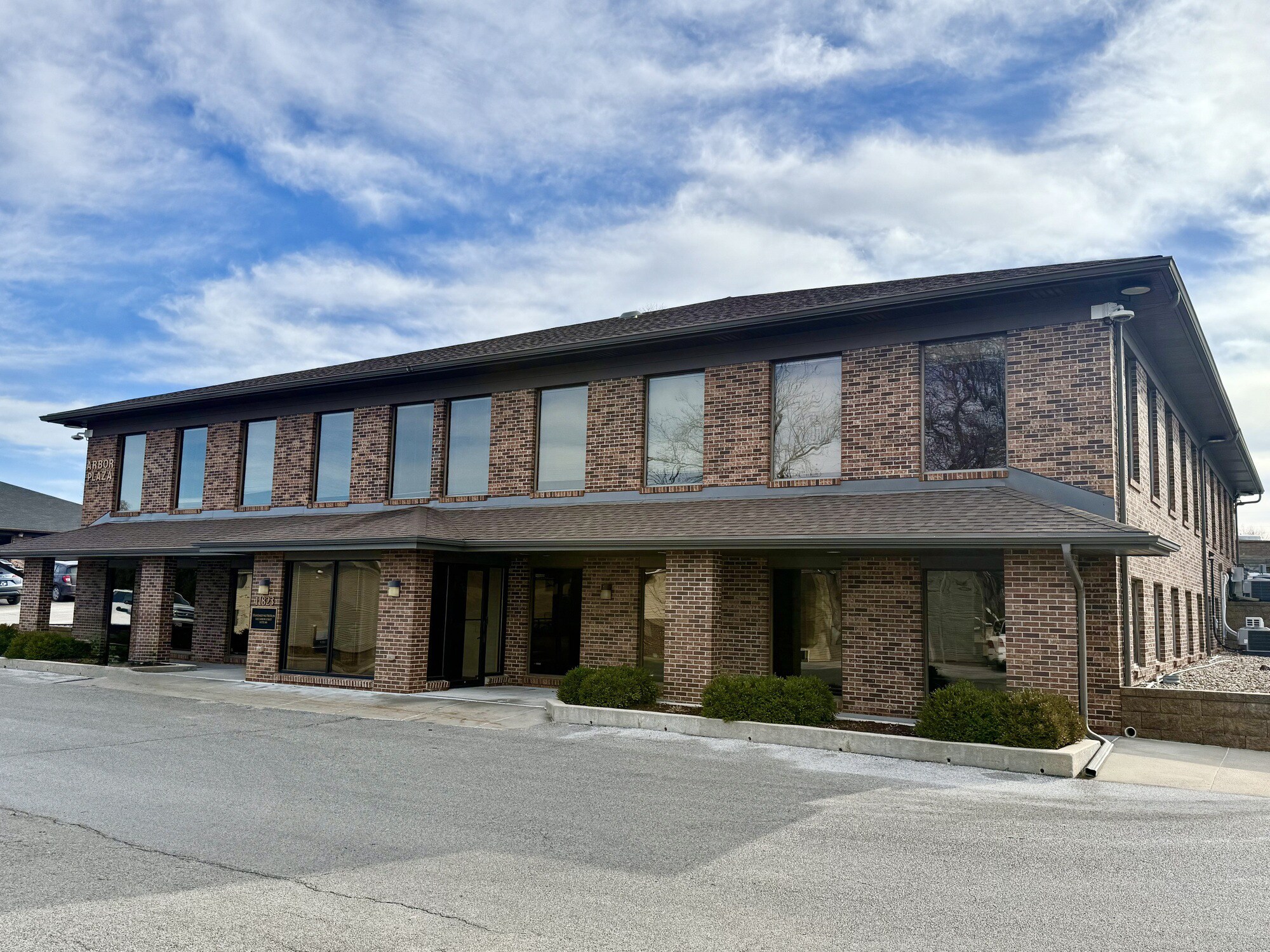 11823 Arbor St, Omaha, NE for lease Building Photo- Image 1 of 3