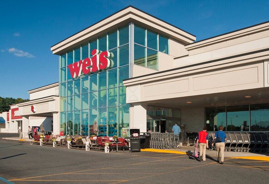 331-379 N Reading Rd, Ephrata, PA à louer - Photo du bâtiment - Image 3 de 4